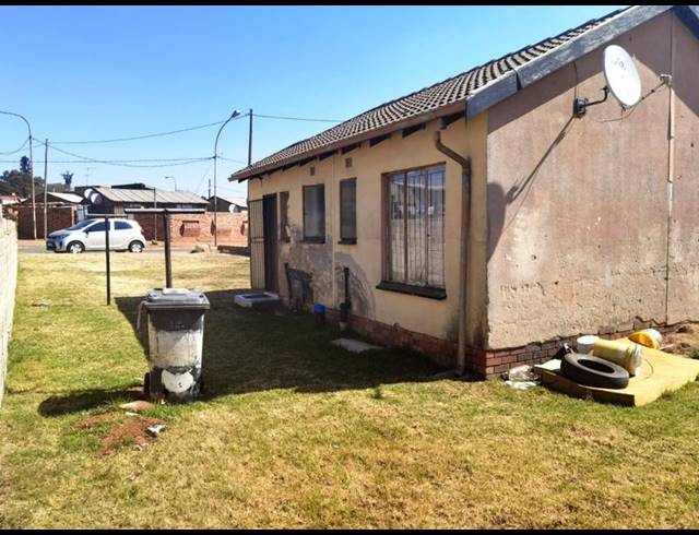 2 BEDROOM HOUSE FOR SALE IN DIEPKLOOF